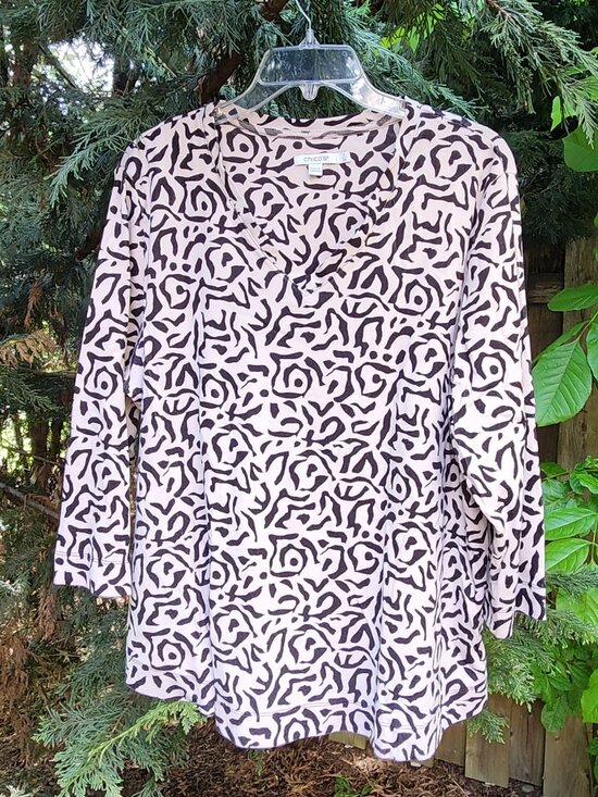 Chico's Tops - EUC Chico's 4 / XXL Women's Black and white geometric 3/4 sleeve Cotton top